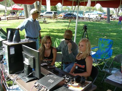 Gordon, KD0FKF, explains Ham Radio to local Hooters girls